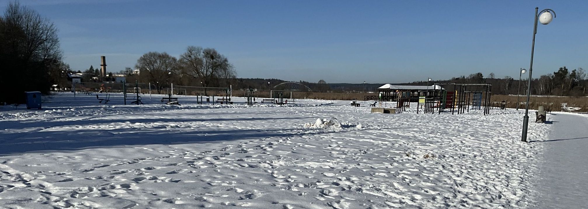 swimming pool nearby